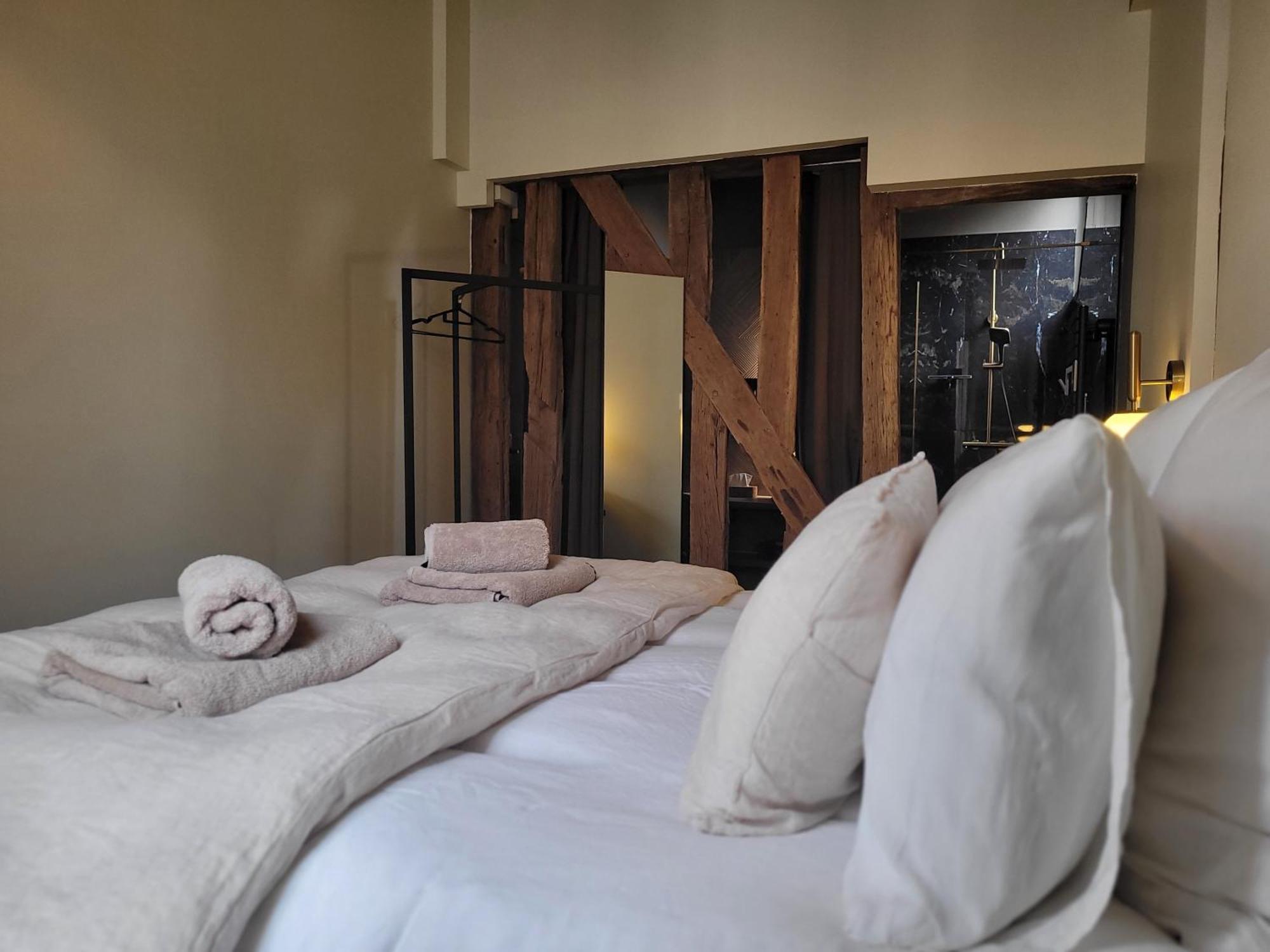 Tresors De Sens Bed & Breakfast ภายนอก รูปภาพ